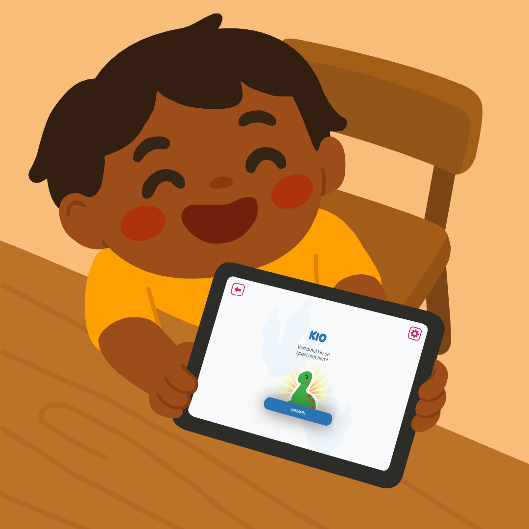Een kind houdt trots een tablet vast met ‘Verzamel Kio’ op het scherm.